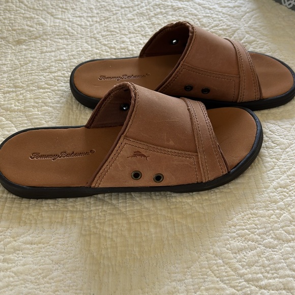 Tommy Bahama men’s tan  suede slides - Picture 2 of 6